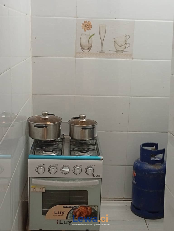 Appartement 1 pièces à louer à Cocody : 25,000 FCFA par mois - Demarcho.ci : Appartement à louer à Cocody. Prix : 25 000 FCFA prix de vente. 1 Chambre; 1 Salle de bain; 200 m².