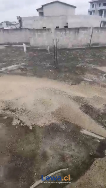 Villa 2 pièces à vendre à Cocody : 90 millionsFCFA - Demarcho.ci : Villa à vendre à Cocody. Prix : 90 000 000 FCFA prix de vente. 300 m².