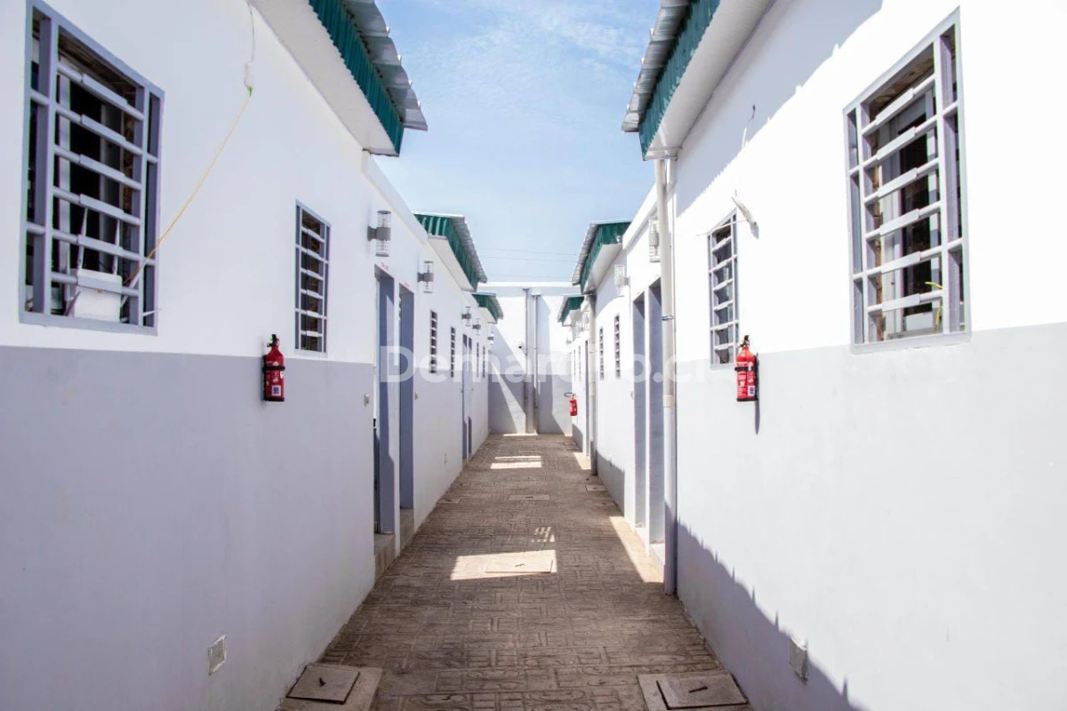 10 STUDIOS MEUBLES A BOUAKE AIR FRANCE 3 : Studio à lcd à Bouaké. Prix : 25 000 FCFA par nuitée. 2 Chambres; 1 Salle de bain.