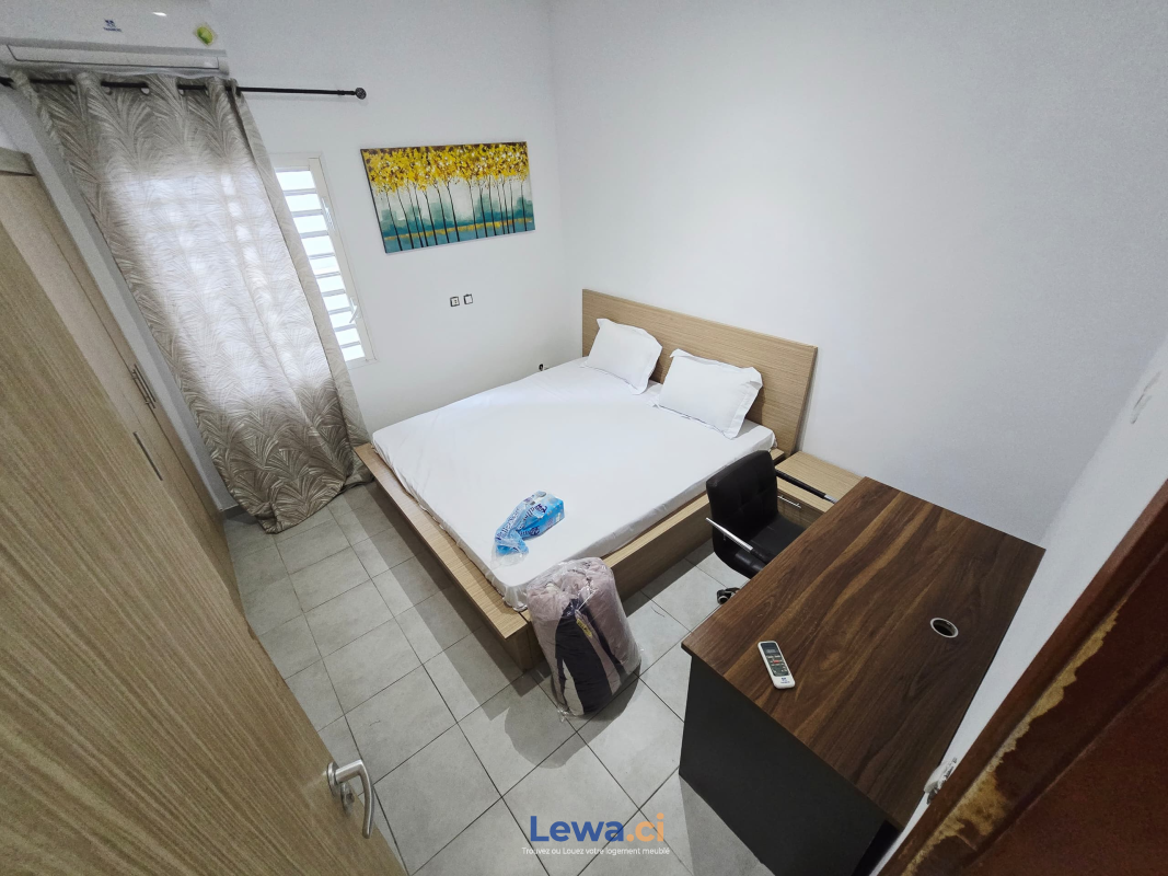 Appartement 3 pièces à louer à Abidjan : 2,5 millions FCFA par mois - Demarcho.ci : Appartement à louer à Abidjan. Prix : 2 500 000 FCFA par mois. 3 Chambres; 2 Salles de bains; 200 m².