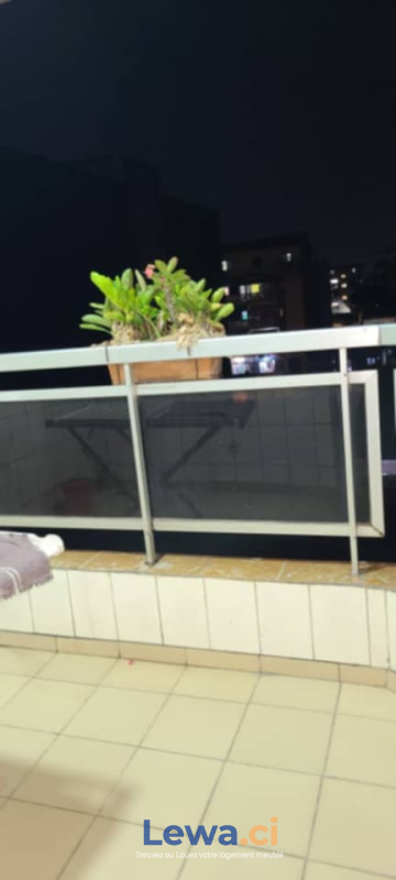 Appartement 2 pièces à vendre à Koumassi : 25,000FCFA - Demarcho.ci : Appartement à vendre à Koumassi. Prix : 25 000 FCFA prix de vente. 1 Salle de bain; 110 m².