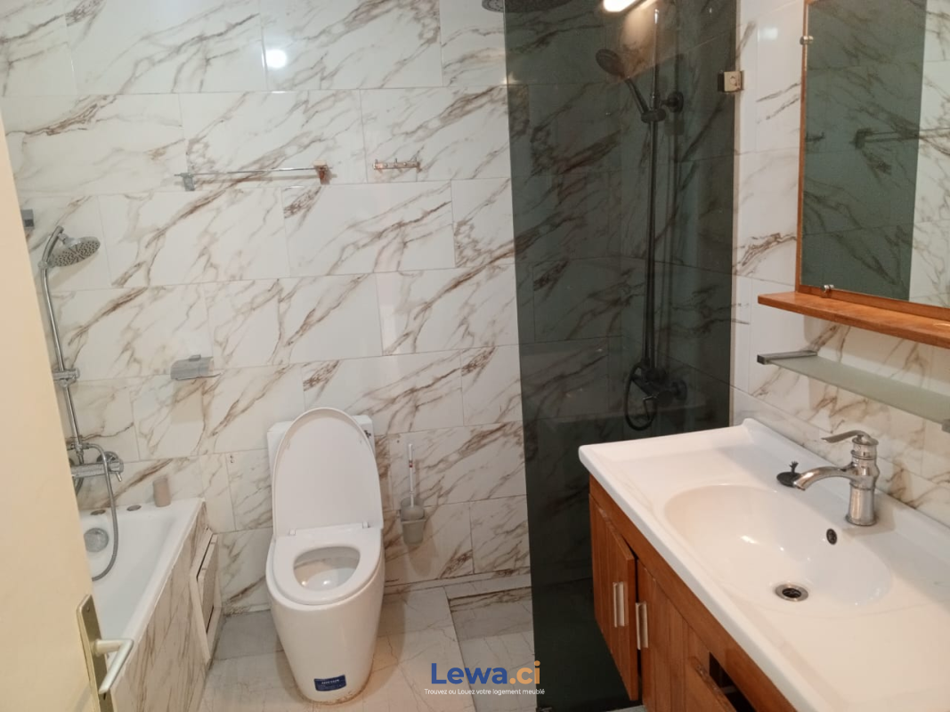 Appartement 2 pièces à louer à Cocody : 1 millions FCFA par mois - Demarcho.ci : Appartement à louer à Cocody. Prix : 1 000 000 FCFA par mois.