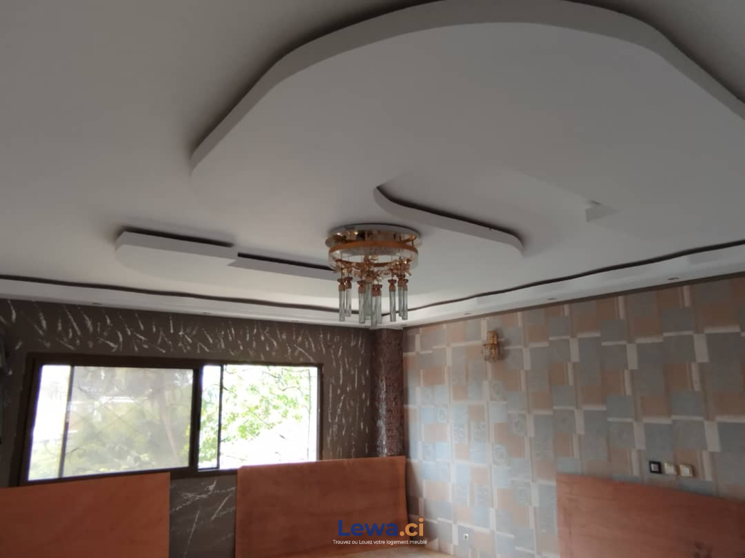 Appartement 5 pièces à vendre à Abidjan : 1,000 millionsFCFA - Demarcho.ci : Appartement à vendre à Abidjan. Prix : 1 000 000 000 FCFA prix de vente. 5 Chambres; 1 Salle de bain; 2000 m².