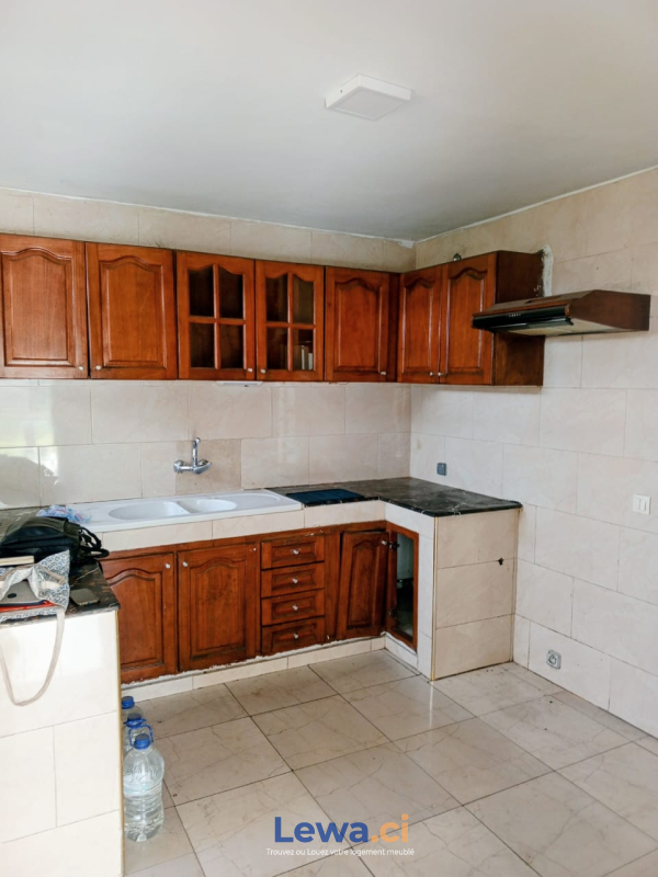 Appartement 2 pièces à louer à Cocody : 1 millions FCFA par mois - Demarcho.ci : Appartement à louer à Cocody. Prix : 1 000 000 FCFA par mois.