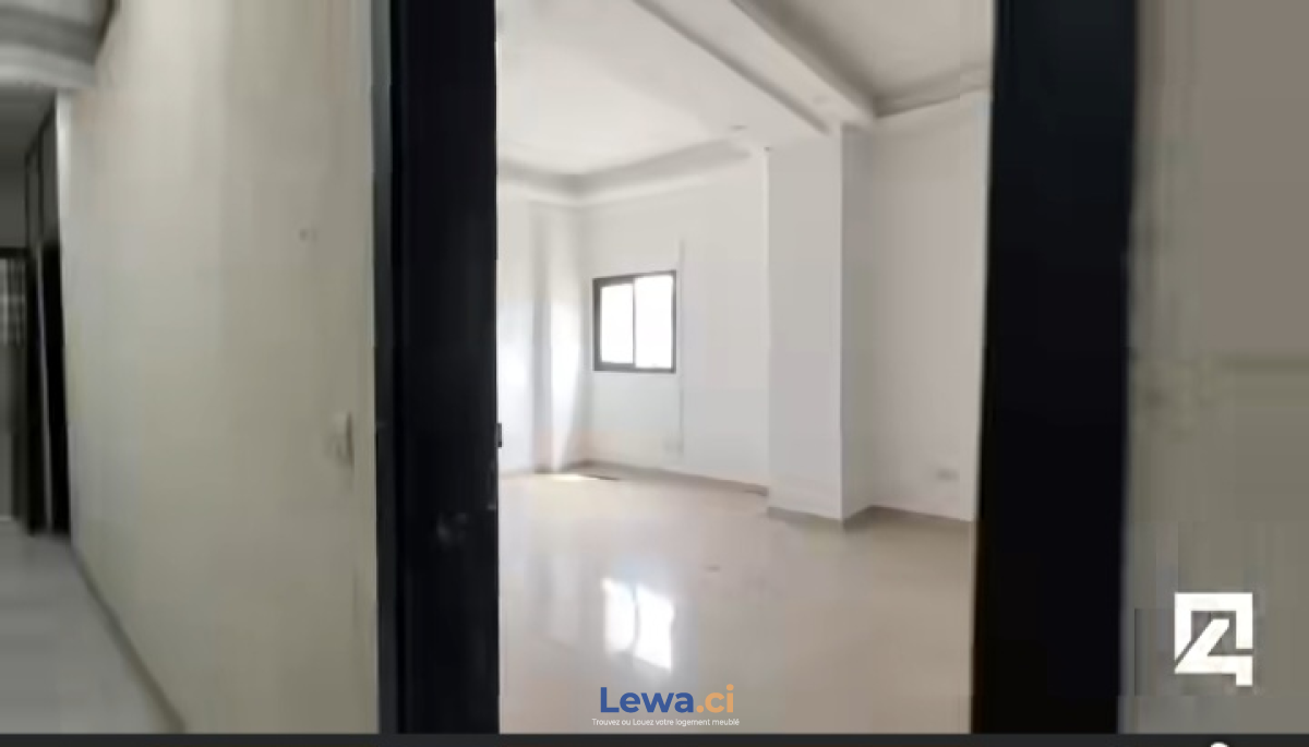 Bureau 2 pièces à louer à Treichville : 300,000 FCFA par mois - Demarcho.ci : Bureau à louer à Treichville. Prix : 300 000 FCFA par mois.