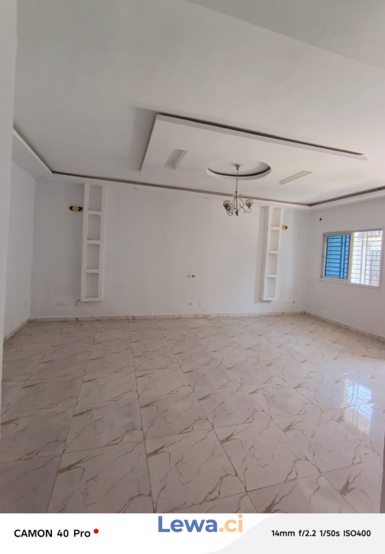 Villa 2 pièces à vendre à Cocody : 90 millionsFCFA - Demarcho.ci : Villa à vendre à Cocody. Prix : 90 000 000 FCFA prix de vente.