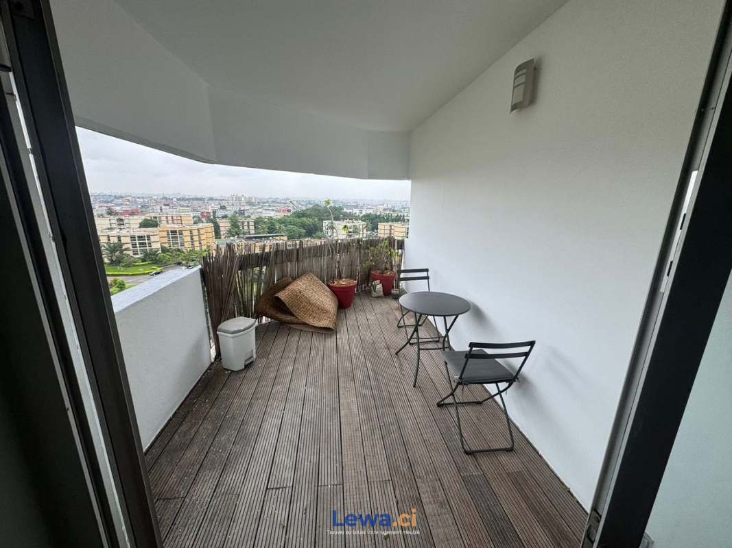 Appartement 3 pièces à louer à Cocody : 800,000 FCFA par mois - Demarcho.ci : Appartement à louer à Cocody. Prix : 800 000 FCFA par mois. 3 Chambres; 2 Salles de bains.