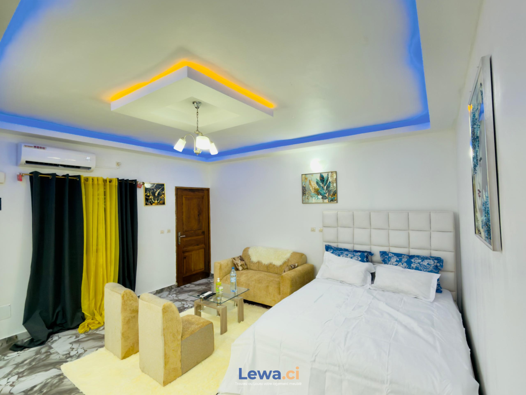 Studio 1 pièces à louer à Cocody : 25,000 FCFA par mois - Demarcho.ci : Studio à louer à Cocody. Prix : 25 000 FCFA prix de vente. 1 Chambre; 1 Salle de bain; 200 m².