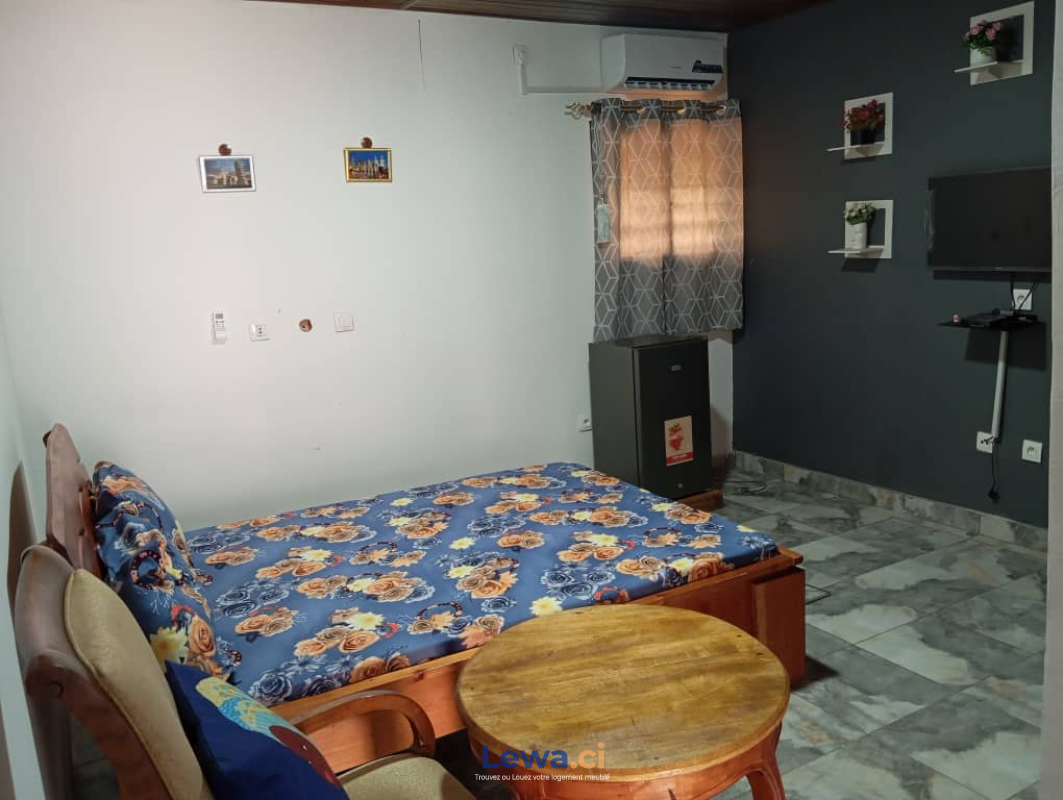 Appartement 4 pièces à louer à Dabou : 15,000 FCFA par mois - Demarcho.ci : Appartement à louer à Dabou. Prix : 15 000 FCFA prix de vente. 4 Chambres; 1 Salle de bain; 300 m².