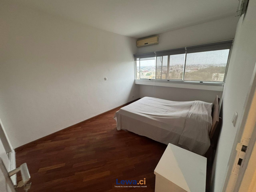 Appartement 3 pièces à louer à Cocody : 800,000 FCFA par mois - Demarcho.ci : Appartement à louer à Cocody. Prix : 800 000 FCFA par mois. 3 Chambres; 2 Salles de bains.