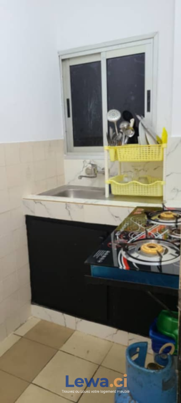 Appartement 1 pièces à louer à Koumassi : 25,000 FCFA par mois - Demarcho.ci : Appartement à louer à Koumassi. Prix : 25 000 FCFA prix de vente. 1 Chambre; 1 Salle de bain; 100 m².