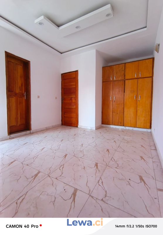 Villa 2 pièces à vendre à Cocody : 90 millionsFCFA - Demarcho.ci : Villa à vendre à Cocody. Prix : 90 000 000 FCFA prix de vente.