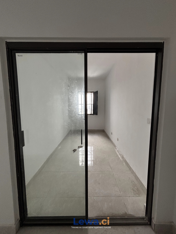 Appartement 2 pièces à louer à Marcory : 1,5 millions FCFA par mois - Demarcho.ci : Appartement à louer à Marcory. Prix : 1 500 000 FCFA par mois.