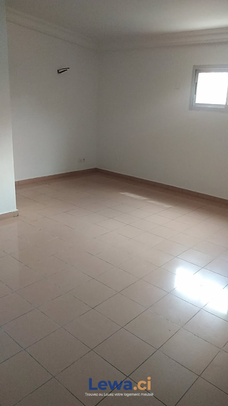 Villa 5 pièces à louer à Cocody : 1,1 millions FCFA par mois - Demarcho.ci : Villa à louer à Cocody. Prix : 1 100 000 FCFA par mois. 5 Chambres; 5 Salles de bains.