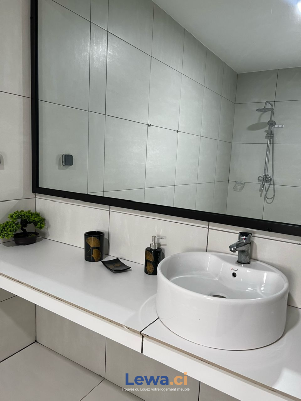 Appartement 1 pièces à louer à Cocody : 45,000 FCFA par mois - Demarcho.ci : Appartement à louer à Cocody. Prix : 45 000 FCFA prix de vente. 1 Chambre; 2 Salles de bains; 60 m².