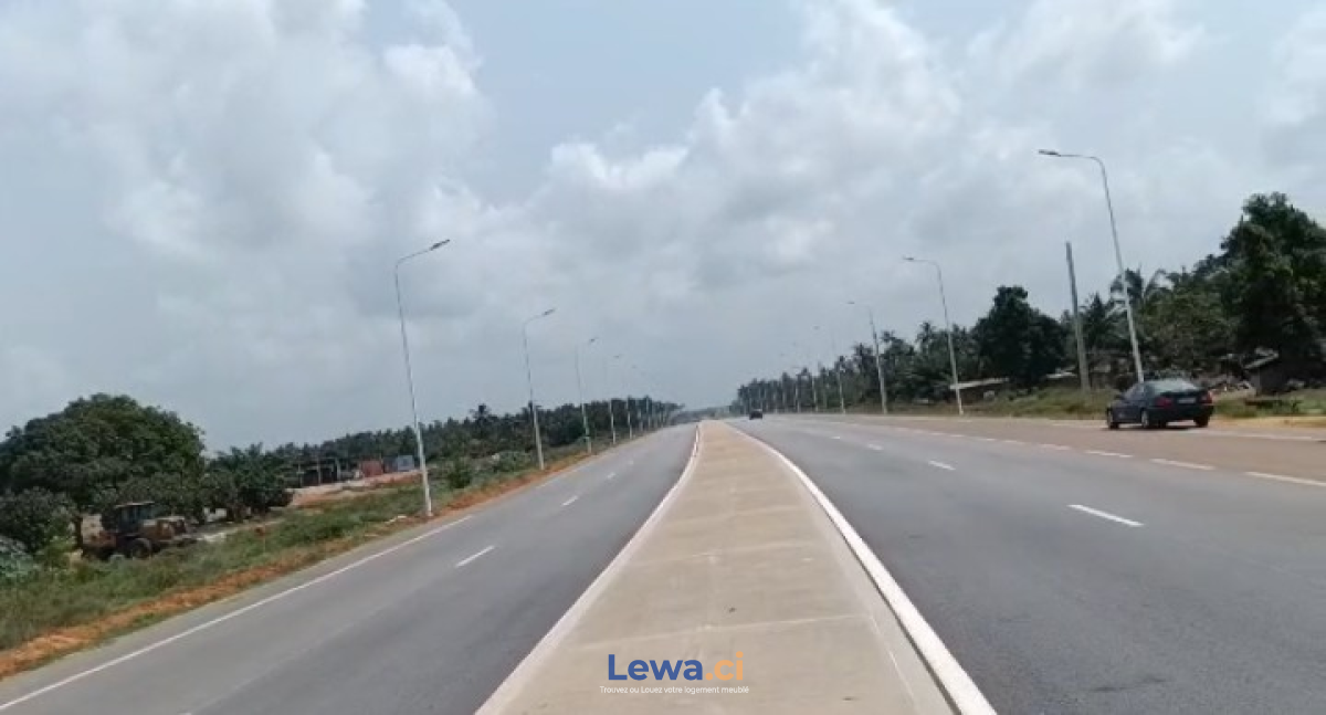 1 hectare à Mohame nouvelle autoroute d'ASSINIE