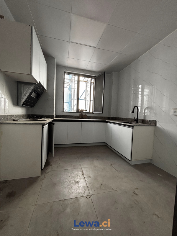 Appartement 2 pièces à louer à Marcory : 1,5 millions FCFA par mois - Demarcho.ci : Appartement à louer à Marcory. Prix : 1 500 000 FCFA par mois.