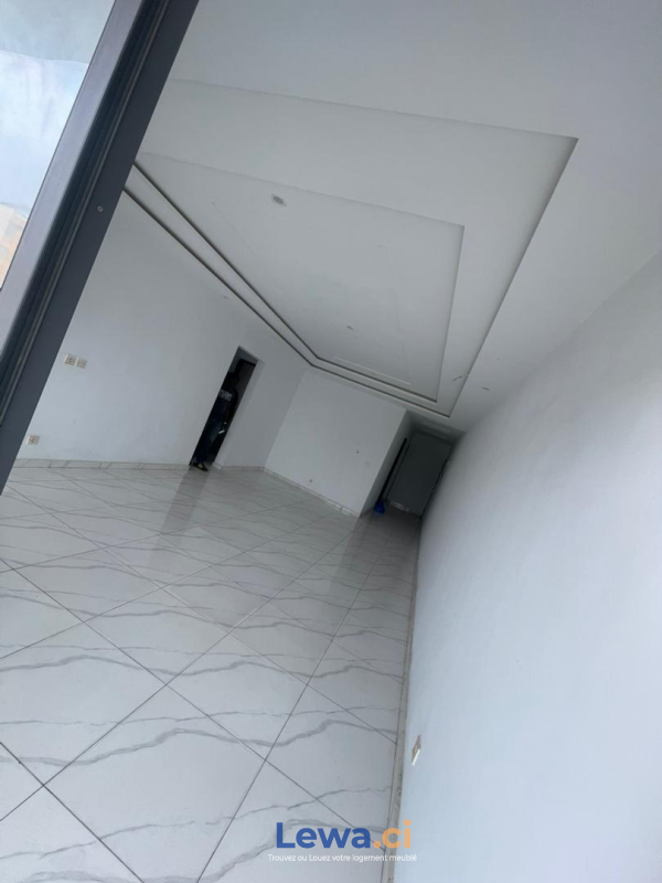 Appartement 2 pièces à vendre à Cocody : 45 millionsFCFA - Demarcho.ci : Appartement à vendre à Cocody. Prix : 45 000 000 FCFA prix de vente.