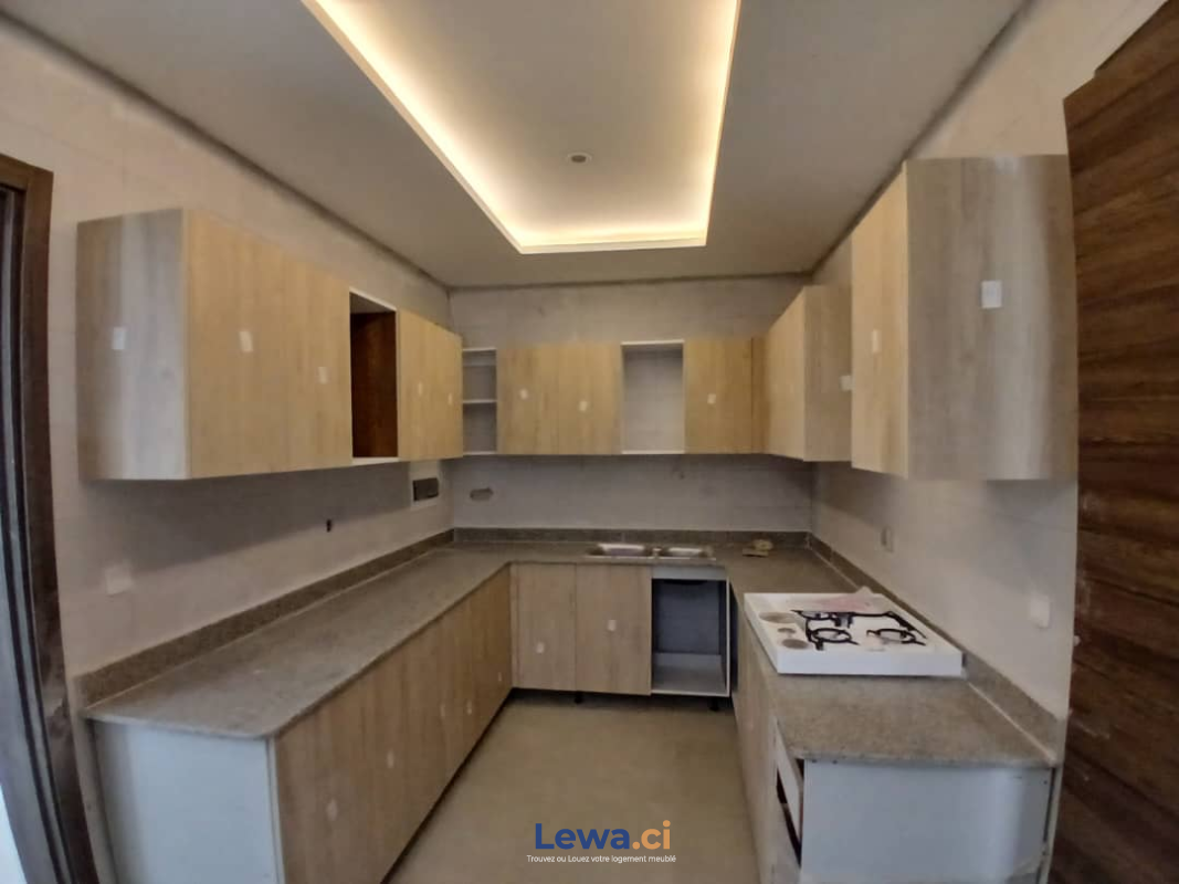 Villa 5 pièces à louer à Cocody : 1 millions FCFA par mois - Demarcho.ci : Villa à louer à Cocody. Prix : 1 000 000 FCFA par mois. 5 Chambres; 5 Salles de bains; 1 m².