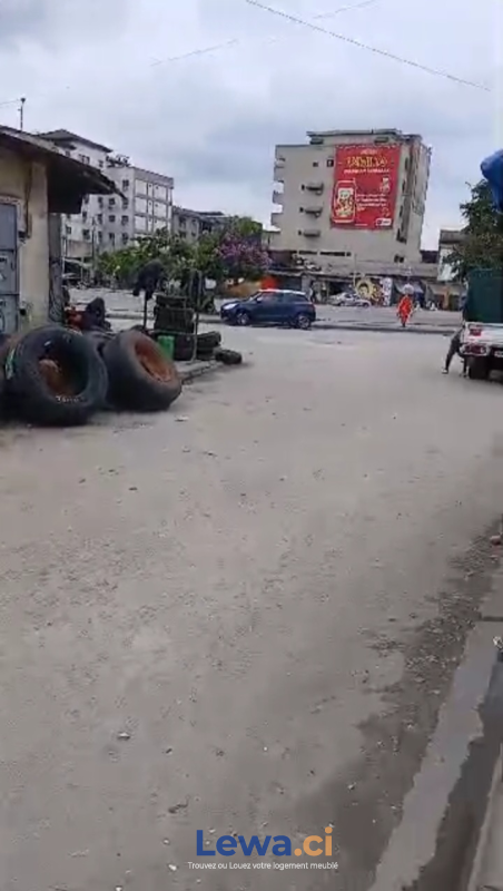 Terrain de 500m² à biens en vente à Treichville : 550 millionsFCFA - Demarcho.ci : Terrain à vendre à Treichville. Prix : 550 000 000 FCFA prix de vente. 500 m².