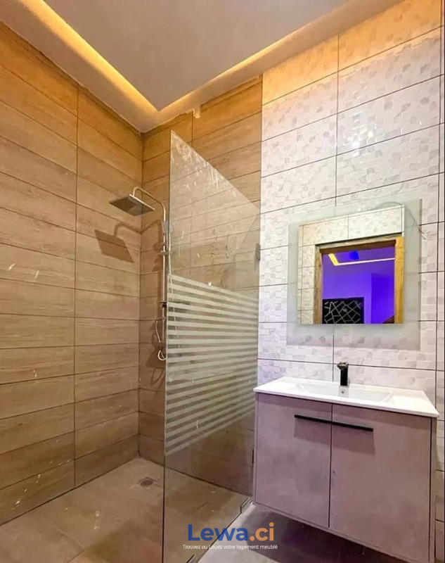 Appartement 4 pièces à vendre à Cocody : 100 millionsFCFA - Demarcho.ci : Appartement à vendre à Cocody. Prix : 100 000 000 FCFA prix de vente. 4 Chambres; 3 Salles de bains; 182 m².