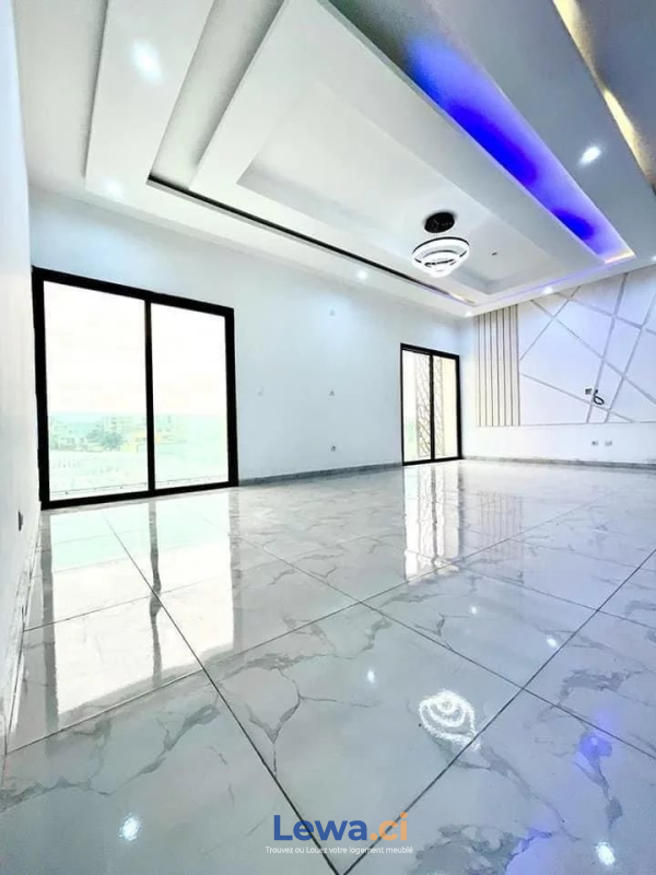 Appartement 4 pièces à vendre à Cocody : 100 millionsFCFA - Demarcho.ci : Appartement à vendre à Cocody. Prix : 100 000 000 FCFA prix de vente. 4 Chambres; 3 Salles de bains; 182 m².