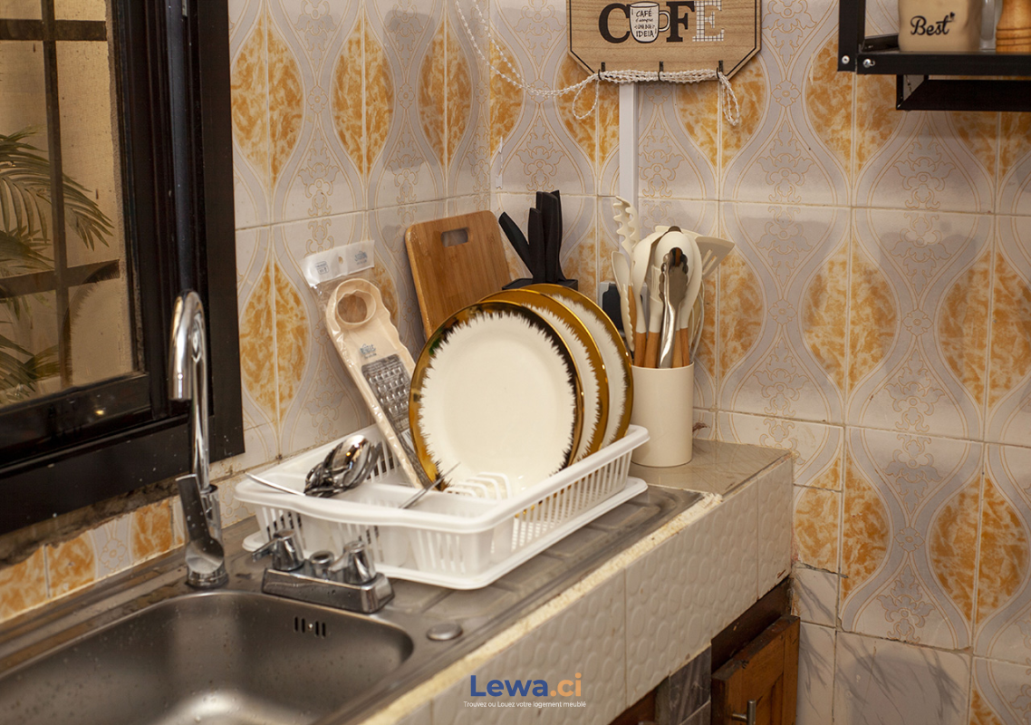 Studio 1 pièces à louer à Cocody : 900,000 FCFA par mois - Demarcho.ci : Studio à louer à Cocody. Prix : 900 000 FCFA par mois. 1 Chambre; 1 Salle de bain.