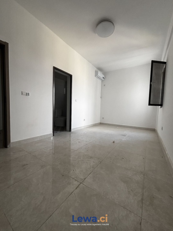 Appartement 2 pièces à louer à Marcory : 1,5 millions FCFA par mois - Demarcho.ci : Appartement à louer à Marcory. Prix : 1 500 000 FCFA par mois.