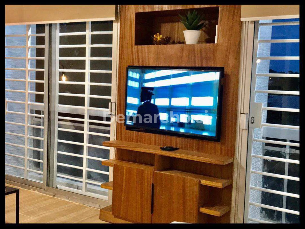 studio meublé, niché au 2ᵉ étage d’un immeuble calme à Cocod : Appartement à lcd à Cocody. Prix : 17 000 FCFA par jour. 1 Chambre; 1 Salle de bain.