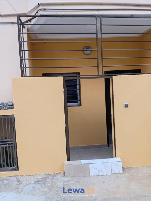 Un appartement de 3 pièces à faya route d'abatta