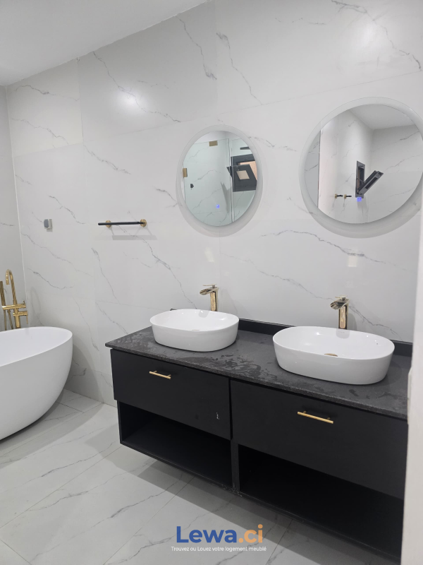 Appartement 3 pièces à louer à Cocody : 1,2 millions FCFA par mois - Demarcho.ci : Appartement à louer à Cocody. Prix : 1 200 000 FCFA par mois. 3 Chambres.