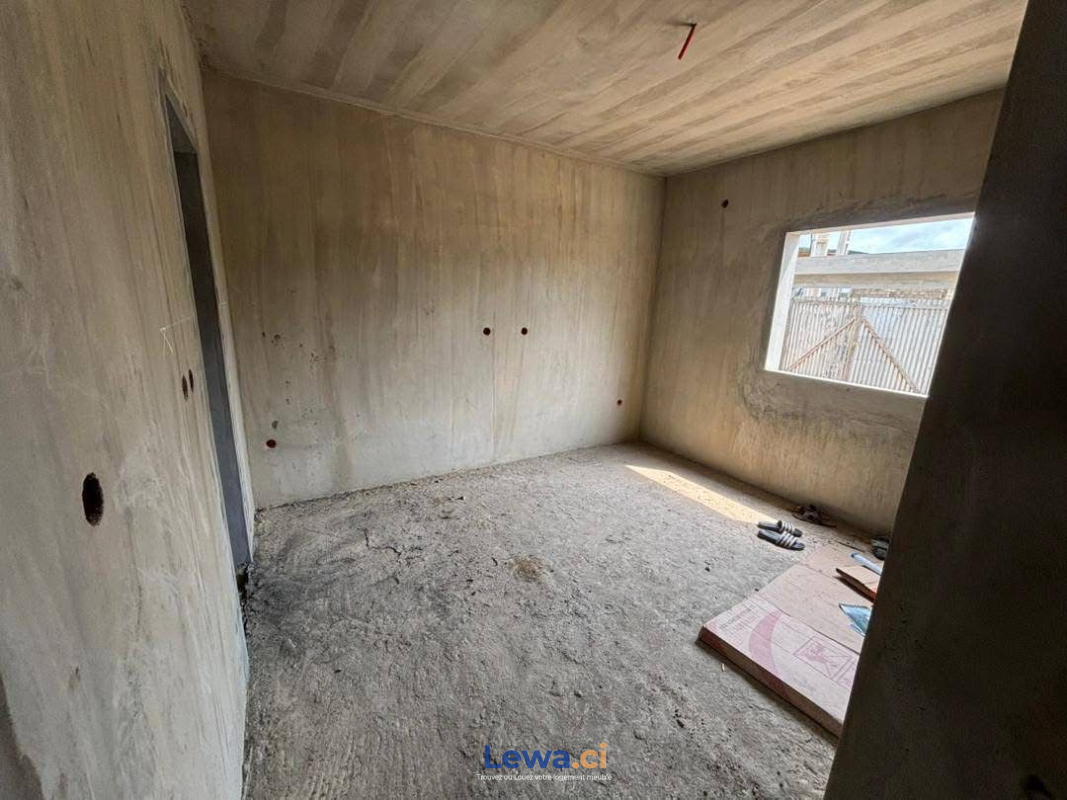 Villa 3 pièces à vendre à Grand-bassam : 90 millionsFCFA - Demarcho.ci : Villa à vendre à Grand-Bassam. Prix : 90 000 000 FCFA prix de vente. 3 Chambres; 322 m².