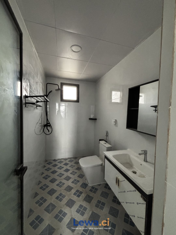 Appartement 2 pièces à louer à Marcory : 1,5 millions FCFA par mois - Demarcho.ci : Appartement à louer à Marcory. Prix : 1 500 000 FCFA par mois.