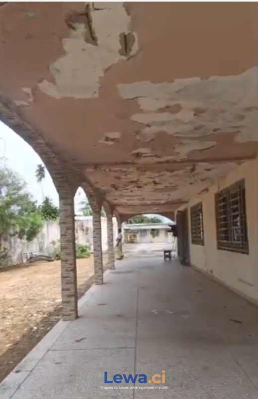 Villa 2 pièces à louer à Cocody : 1 millions FCFA par mois - Demarcho.ci : Villa à louer à Cocody. Prix : 1 000 000 FCFA par mois.