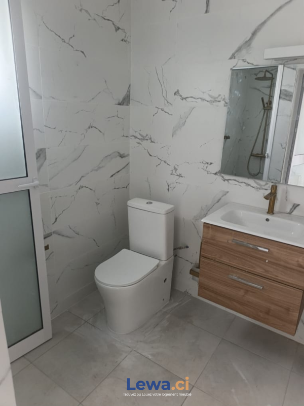 Villa 3 pièces à vendre à Cocody : 200 millionsFCFA - Demarcho.ci : Villa à vendre à Cocody. Prix : 200 000 000 FCFA prix de vente. 3 Chambres; 3 Salles de bains; 273 m².