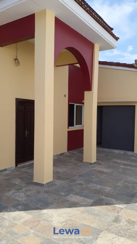 Villa 5 pièces à vendre à Bingerville : 350 millionsFCFA - Demarcho.ci : Villa à vendre à Bingerville. Prix : 350 000 000 FCFA prix de vente. 5 Chambres; 5 Salles de bains; 300 m².