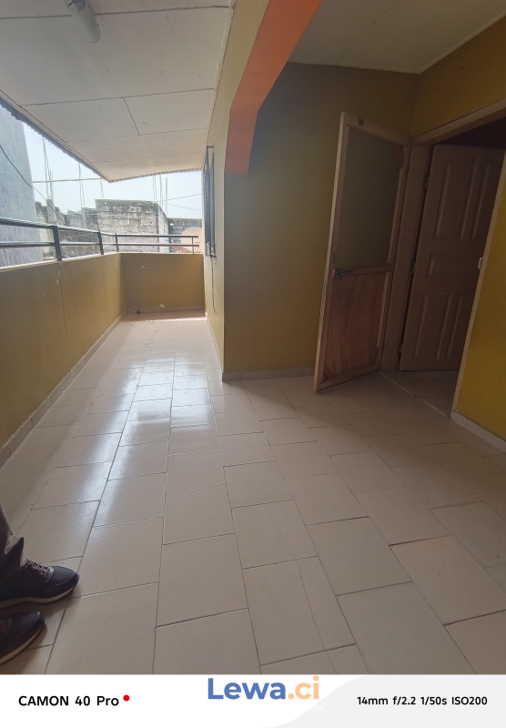 Un appartement de 3 pièces à faya route d'abatta