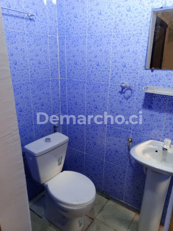 3 PIÈCES À BONOUA : Appartement à louer à Port-Bouët. Prix : 130 000 FCFA par mois. 2 Chambres; 3 Salles de bains.