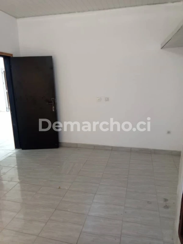 3 PIÈCES À BONOUA : Appartement à louer à Port-Bouët. Prix : 130 000 FCFA par mois. 2 Chambres; 3 Salles de bains.