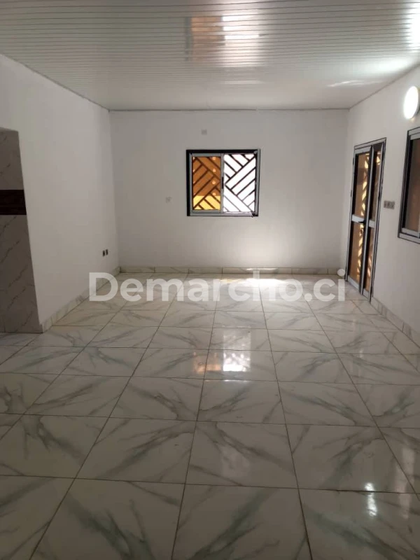 3 PIÈCES À BONOUA : Appartement à louer à Port-Bouët. Prix : 130 000 FCFA par mois. 2 Chambres; 3 Salles de bains.