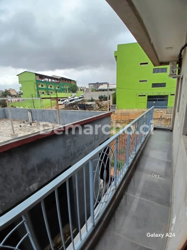 3 PIÈCES À RIVIERA BONOUMIN : Appartement à louer à Cocody. Prix : 400 000 FCFA par mois. 2 Chambres; 2 Salles de bains.