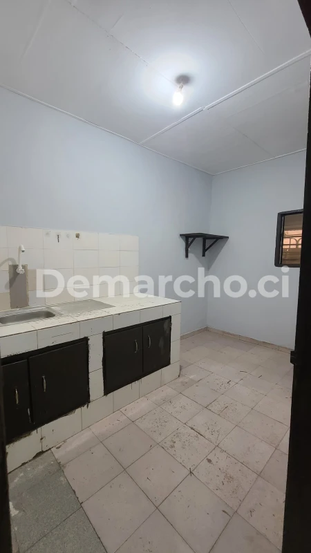 APPARTEMENT 2 PIÈCES - BINGERVILLE : Appartement à louer à Bingerville. Prix : 150 000 FCFA par mois. 1 Chambre; 2 Salles de bains.