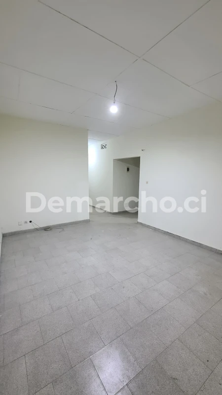 APPARTEMENT 2 PIÈCES - BINGERVILLE : Appartement à louer à Bingerville. Prix : 150 000 FCFA par mois. 1 Chambre; 2 Salles de bains.