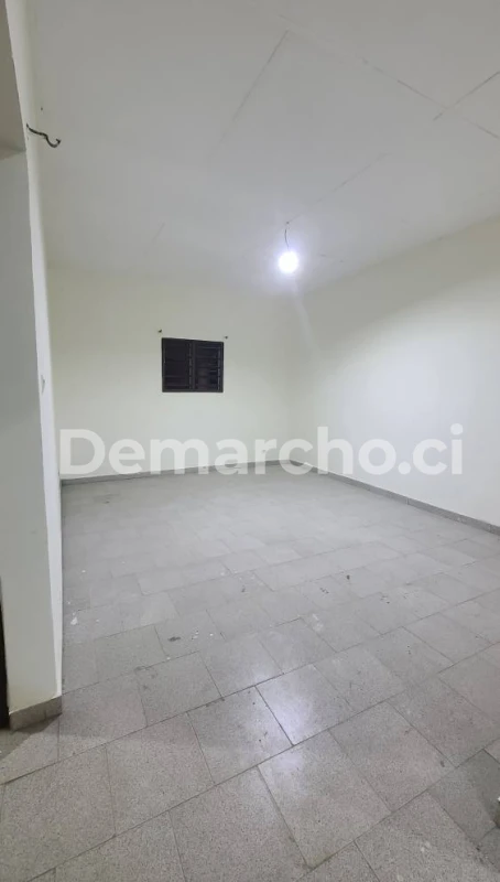 APPARTEMENT 2 PIÈCES - BINGERVILLE : Appartement à louer à Bingerville. Prix : 150 000 FCFA par mois. 1 Chambre; 2 Salles de bains.