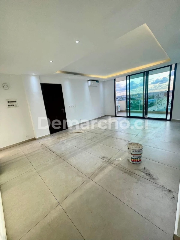 APPARTEMENT 4 PCS A ANGRE NOUVEAU CHU : Appartement à louer à Cocody. Prix : 550 000 FCFA par mois. 3 Chambres; 4 Salles de bains.