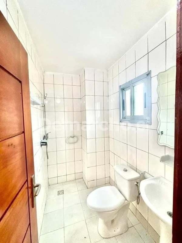 Appartements et Villas à Cocody Riviera Faya : Appartement à louer à Cocody. Prix : 80 000 FCFA par mois.