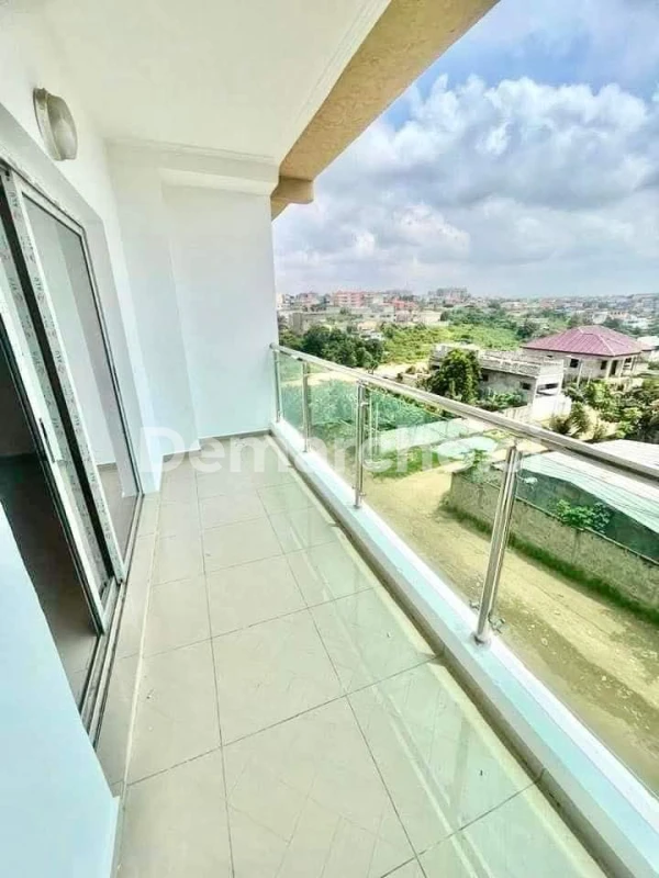 Appartements et Villas à Cocody Riviera Faya : Appartement à louer à Cocody. Prix : 80 000 FCFA par mois.