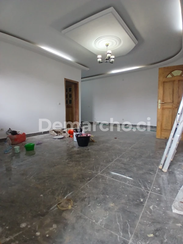 BEAUX APPARTEMENTS 3 PIÈCES STANDING : Appartement à louer à Cocody. Prix : 300 000 FCFA par mois. 2 Chambres; 2 Salles de bains.