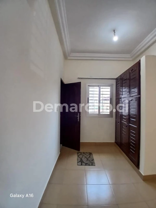 Grande Villa Duplex 7 pièces à Bingerville : Villa à louer à Bingerville. Prix : 500 000 FCFA par mois. 6 Chambres; 7 Salles de bains.