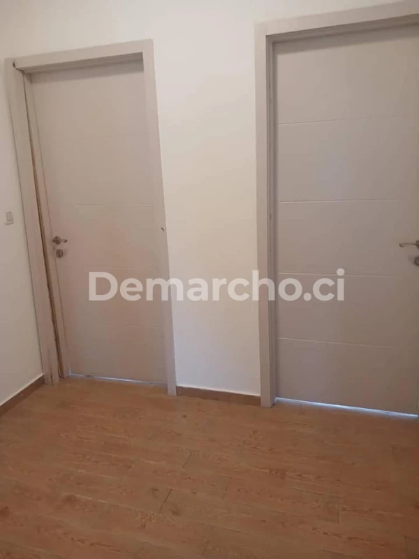 Magnifique Villa Duplex à Riviera Golf 4 : Villa à louer à Cocody. Prix : 3 500 000 FCFA par mois. 3 Chambres; 5 Salles de bains.